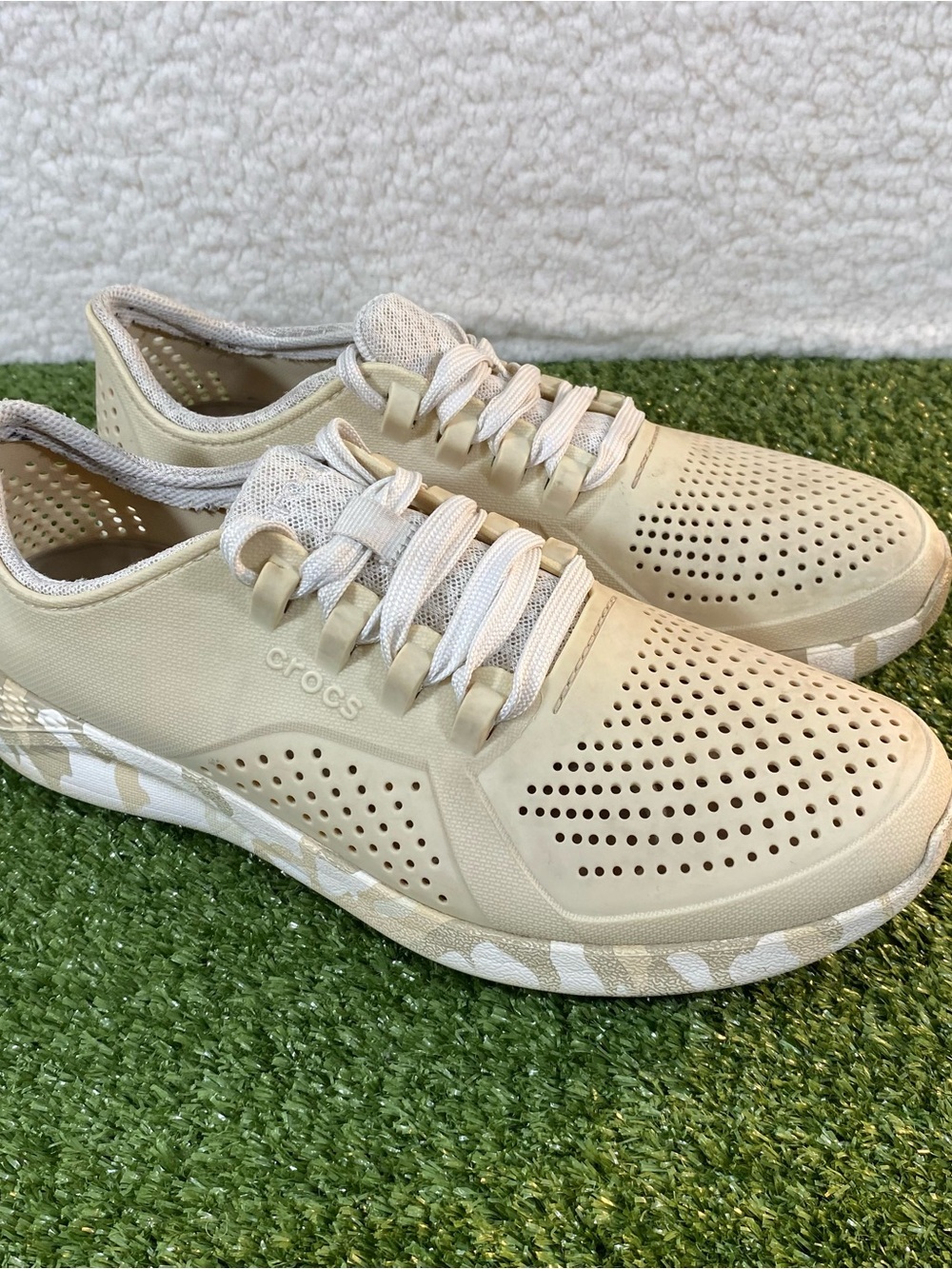 Crocs LiteRide Pacer Camo Sneakers Womens 10 Bone Tan Beige Lace Up 206494
